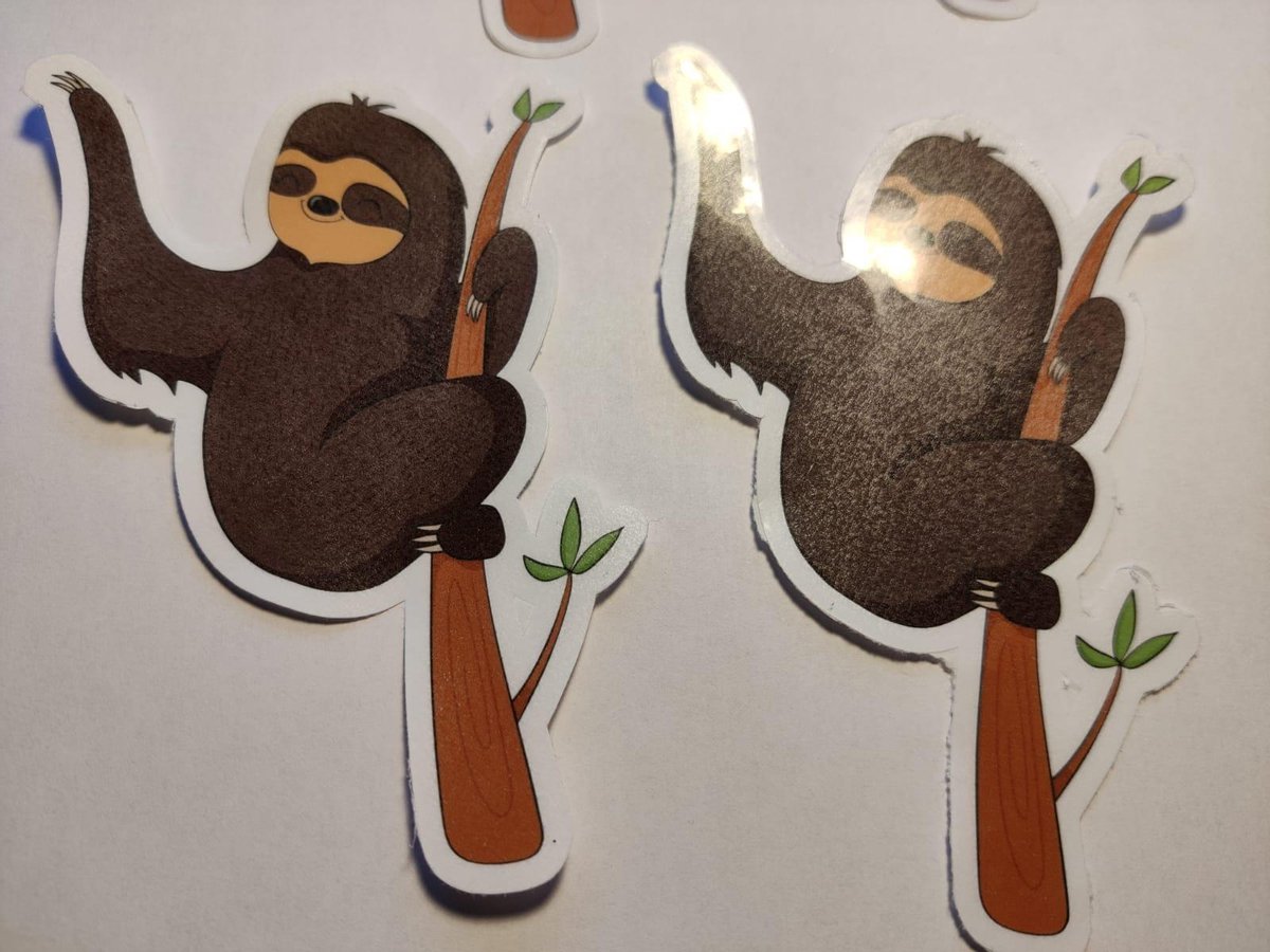 Luiaard Stickers - Zwaaiende Luiaard Hangend van een Tak - Sloth Sticker - Schattige Dieren - Luiaards - Journaling - Bullet Journal - Scrapbooking - Leuke Stickers - Laptop Sticker - Telefoon Sticker - Dieren - Dier - Lief - Cute